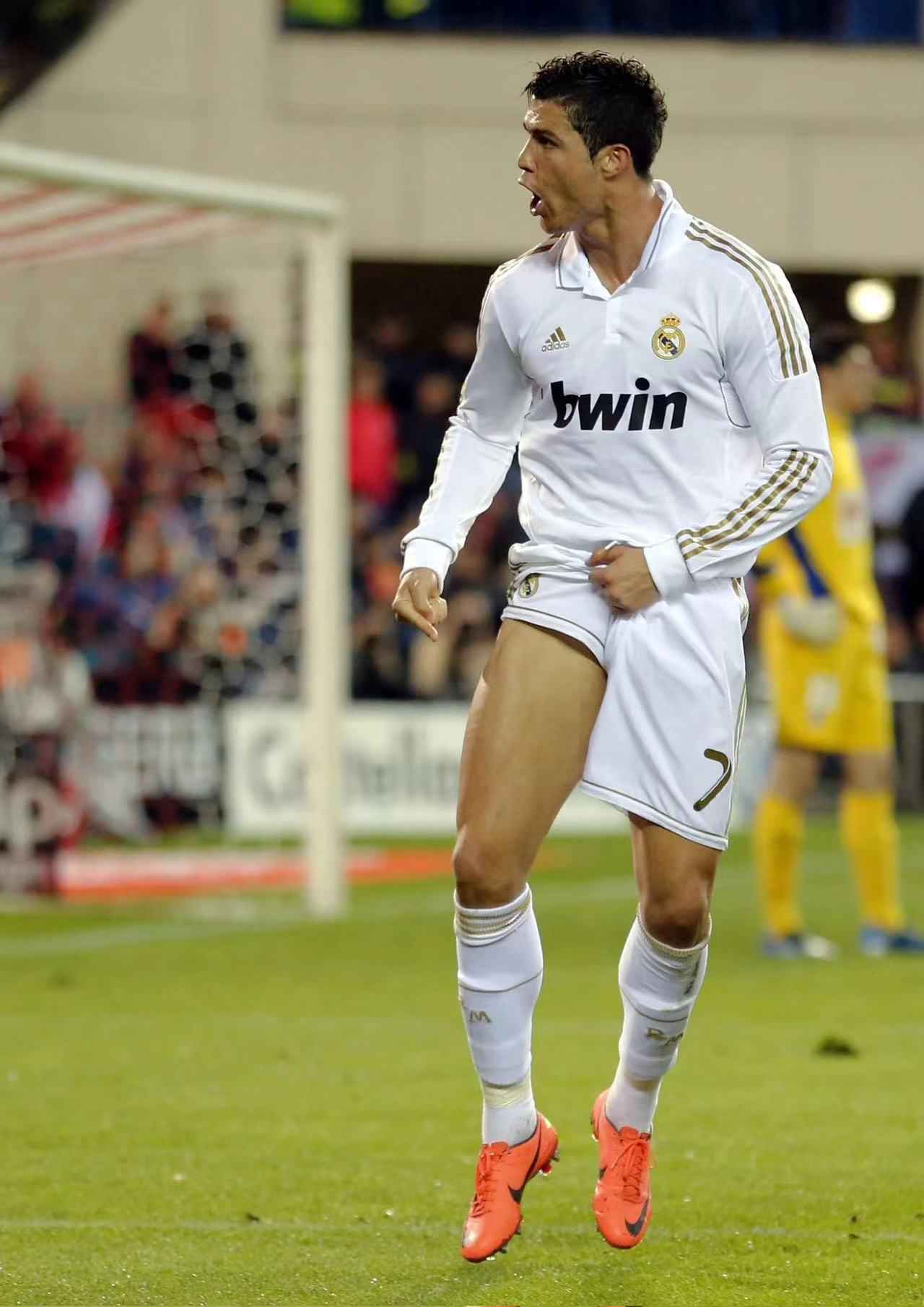 2011-12 Real Madrid Home Long Sleeve Player Edition (Phnom Penh Ronaldo)